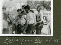 I krigsfangenskap på Berkåk 5. - 26. mai 1940.<br>Kjøttsuppen blir utdelt