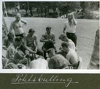 I krigsfangenskap på Berkåk 5. - 26. mai 1940.<br>Potetskrelling